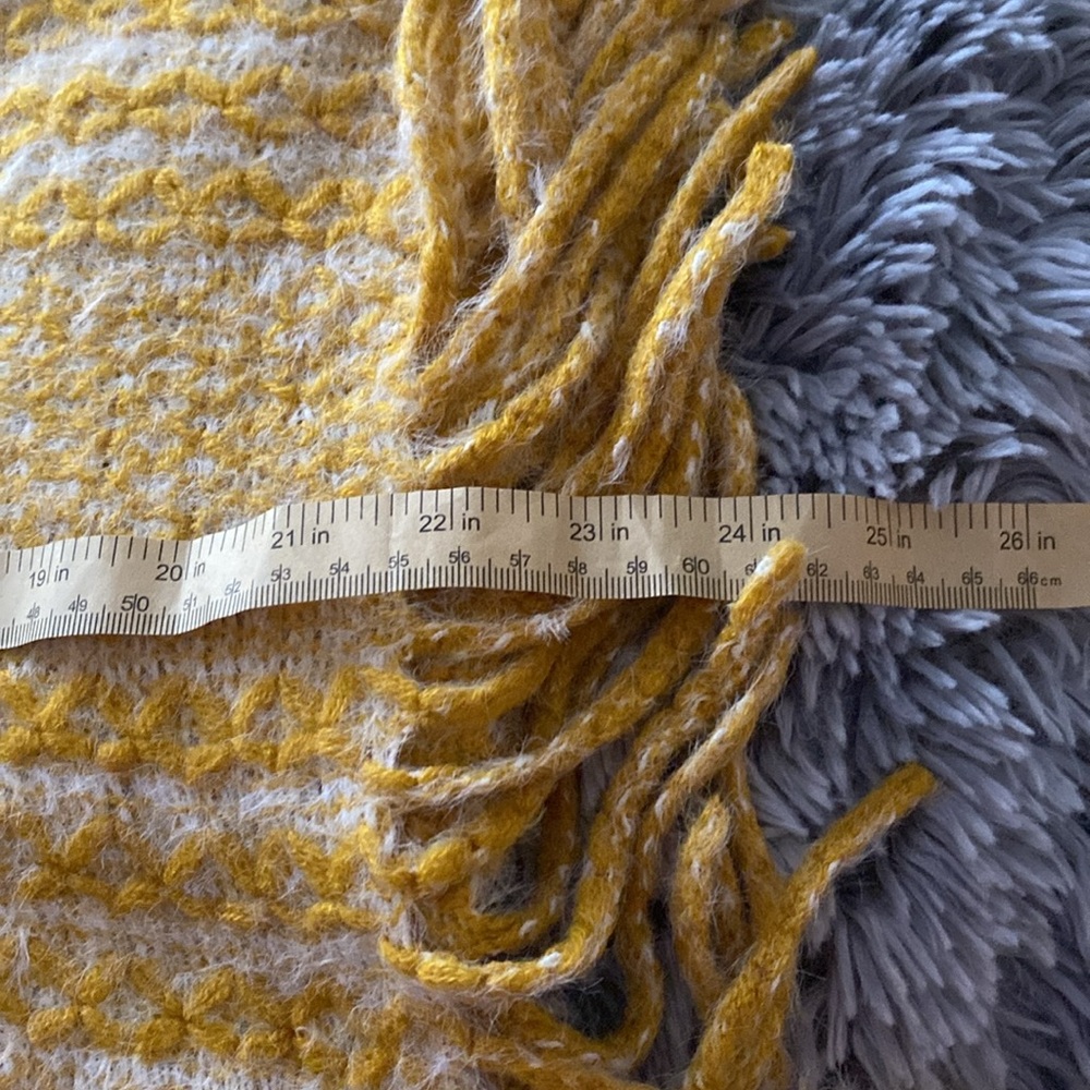 Beautiful Scarf - Picture 2 of 6
